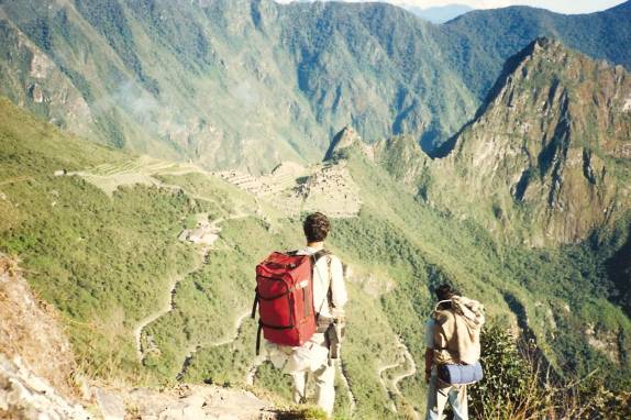 Com o primo Haroldo, chegando à Machu Picchu, depois de 3 dias na trilha Inca, no Peru, em 1990 (a mochila ainda é a mesma que viajo hoje!!!)